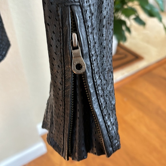 Harley Davidson leather motorcycle jacket - Picture 6 of 11